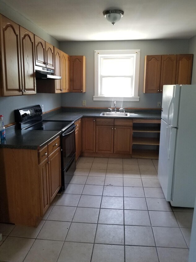Kitchen - 19 Circular Ave