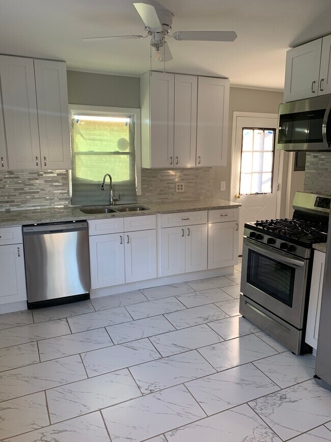 8154 Natoma Ave, Burbank, IL 60459 House for Rent in Burbank, IL