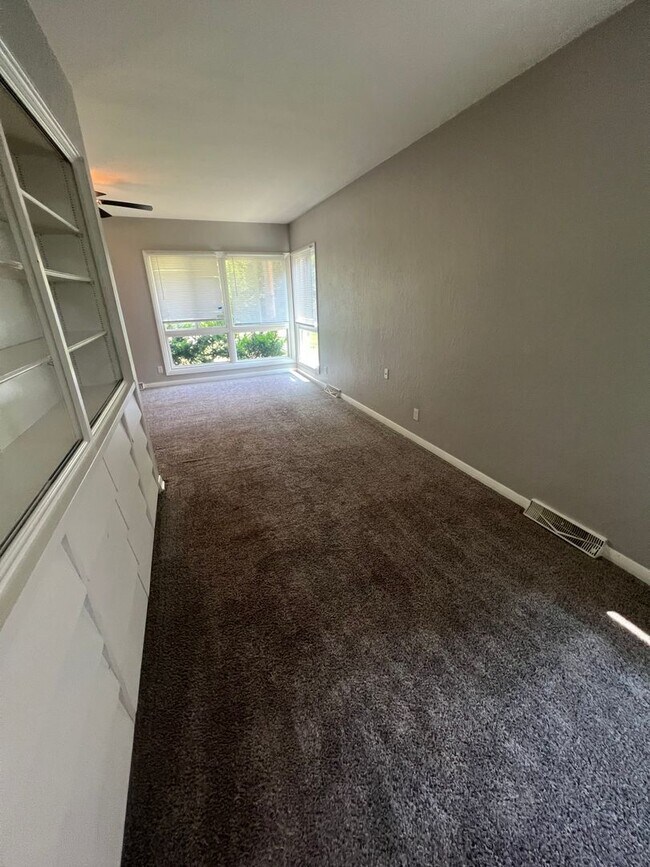 Foto del edificio - 3 bedroom Home in Rock Island