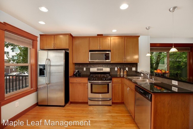 Building Photo - 2 br, 1.5 bath House - 1717 18th Ave  Unit C