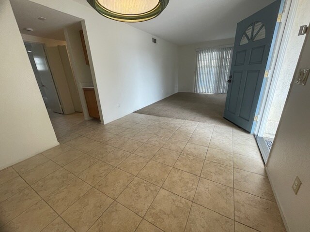 Building Photo - 2135 K Ave