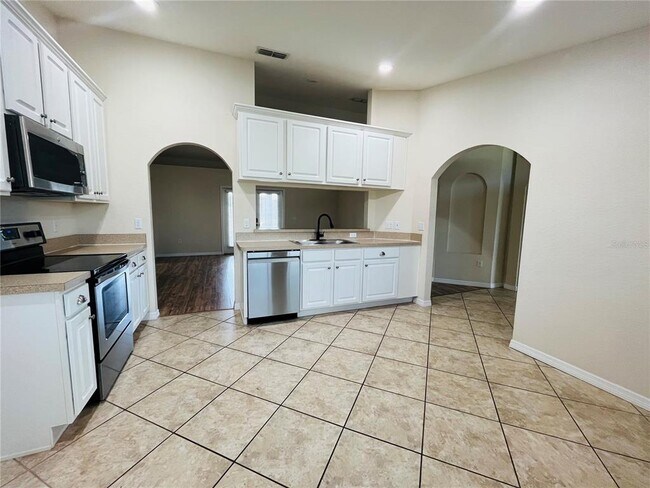 Building Photo - 3519 Kenwood Crossing