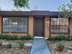 Building Photo - 10520 Buttonwood Ave