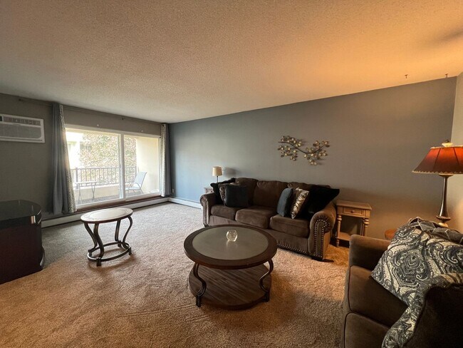 Foto del edificio - 1 bed, 1 bath close proximity to downtown!