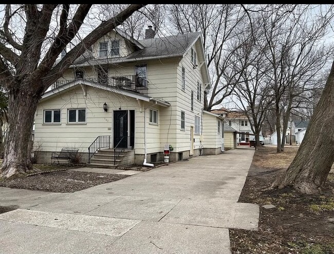 Building Photo - 902 3rd Ave N