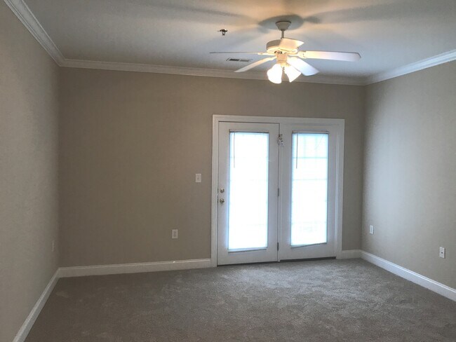 Foto del edificio - FIRST FLOOR, 3 BEDROOM, 2 BATH UNFURNISHED...