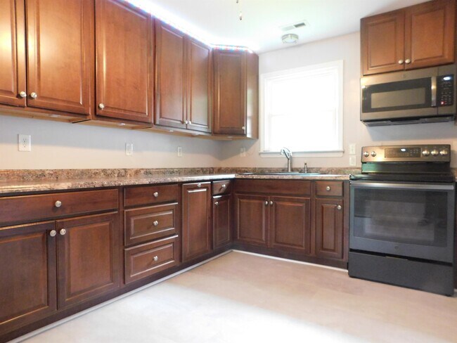Building Photo - 13940 Ramblewood Dr