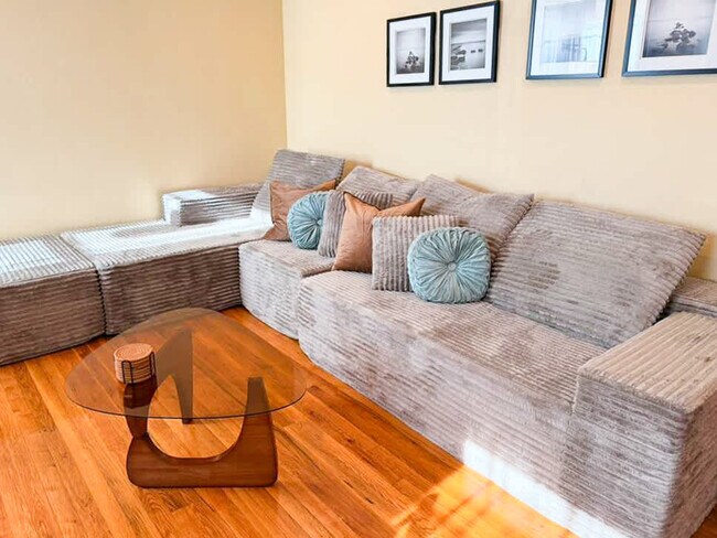 Building Photo - 16018 Windsor Dr