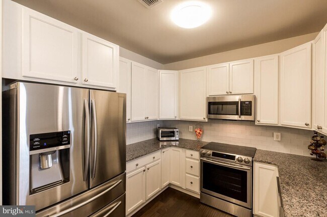 Building Photo - 20600 Hope Spring Terrace