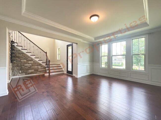 Foto del edificio - Gorgeous 5 Bedroom Home with First Floor In-law Suite & 3 Car Garage, Golf Course, Pool, Tennis a...