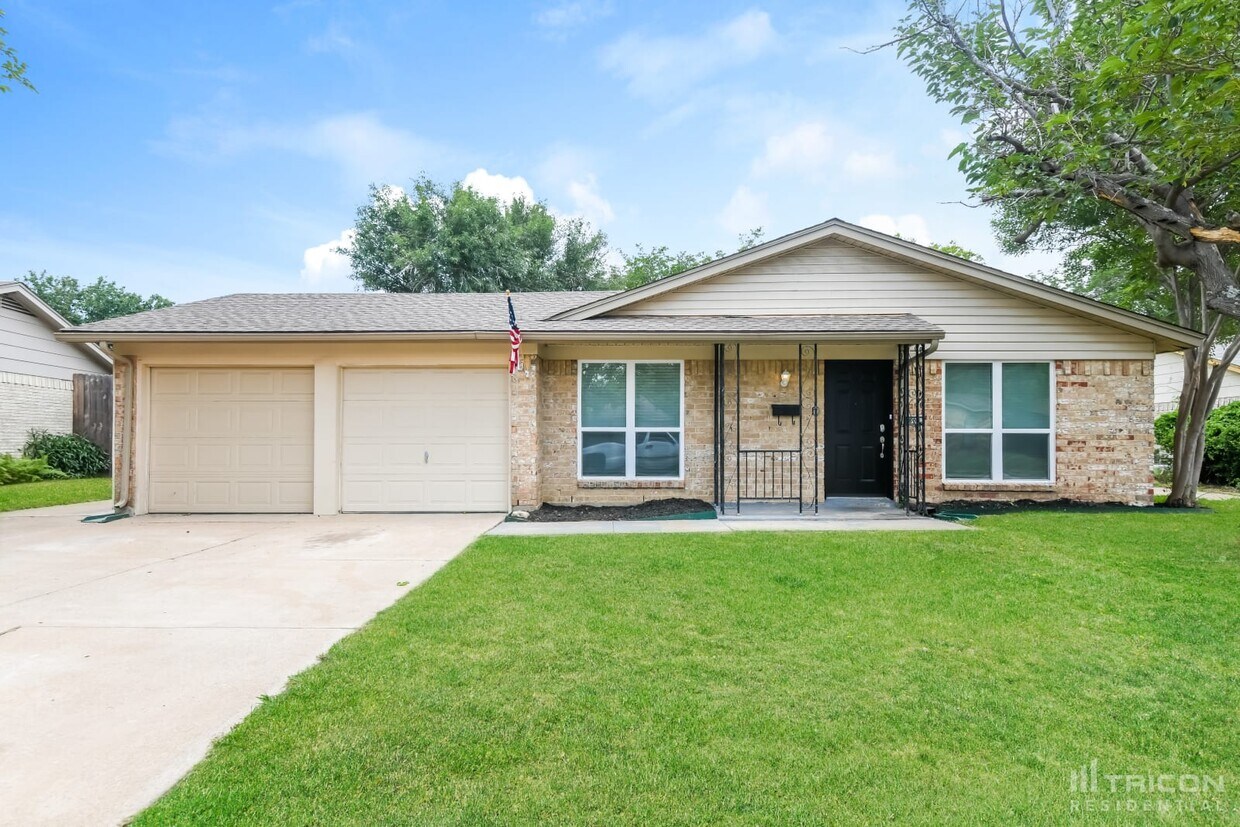 Foto principal - 808 SW Hillside Dr