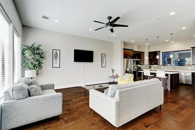 Foto del edificio - 3015 Gillespie St