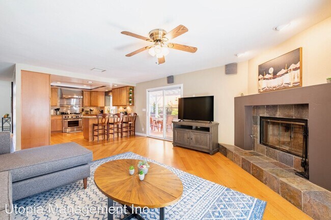 Foto del edificio - 4 br, 3 bath House - 6143 Lakewood St