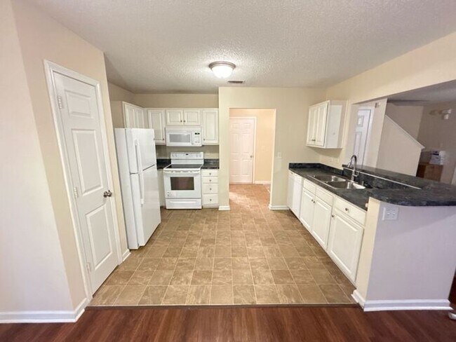 Foto del edificio - 5 Elders Pond Ct