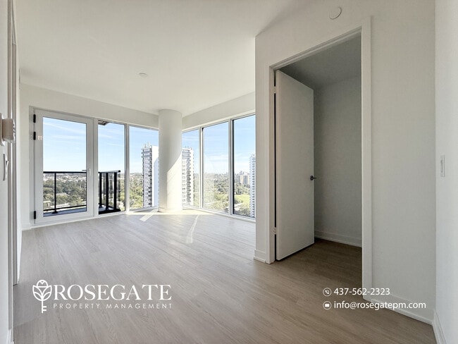 Photo du bâtiment - 2-Bedroom Corner-Unit Condo in North York | 2 Bathrooms + Parking