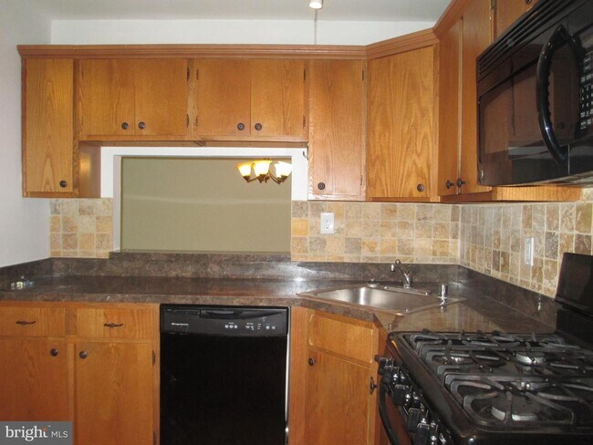 Foto del edificio - 42 Cypress Ct