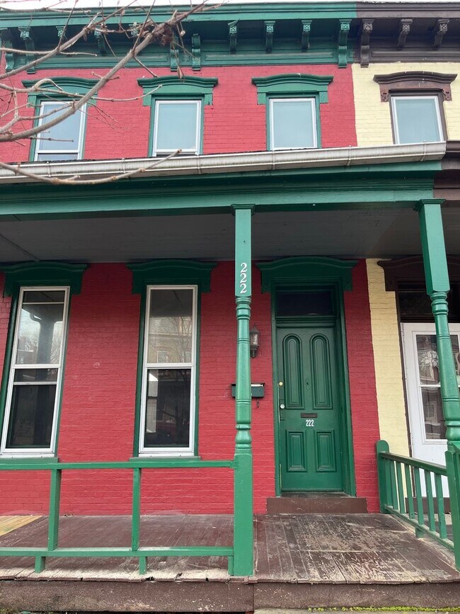 Foto del edificio - Large 4 Bedroom, 1 Bathroom in Columbia!