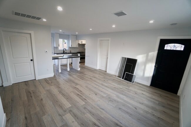 Building Photo - 6702 Saint Clair Ave