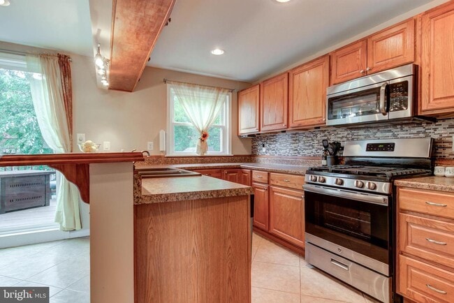 Building Photo - 431 S Cedar Ln
