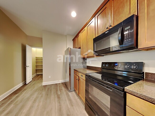 Foto del edificio - 8824 Shadowglen Dr