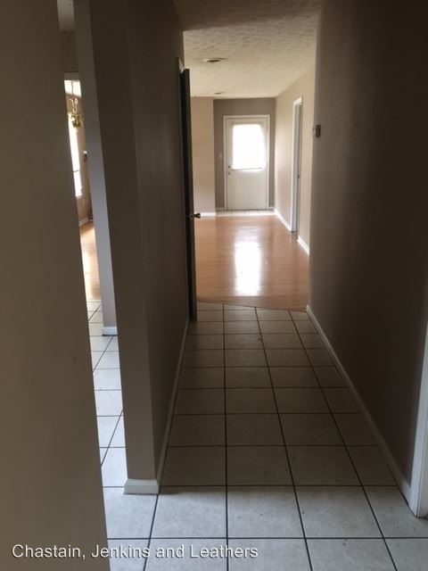 Building Photo - 105 Howell Way