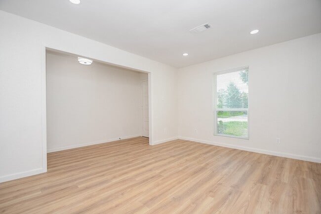 Building Photo - 10442 Norton Dr