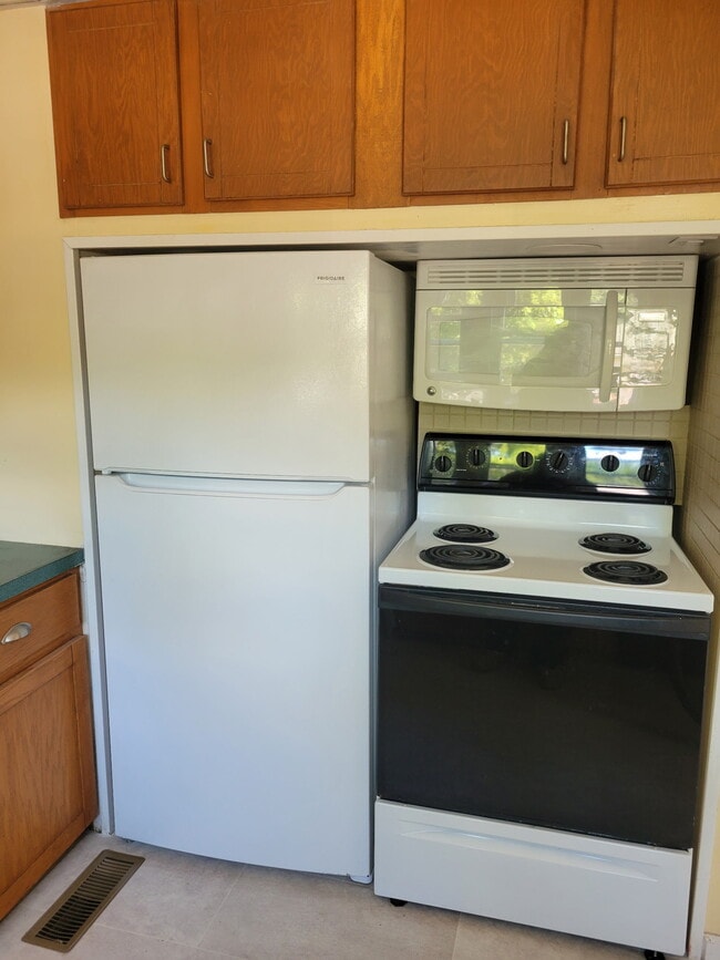 All appliances - 75 E Main St