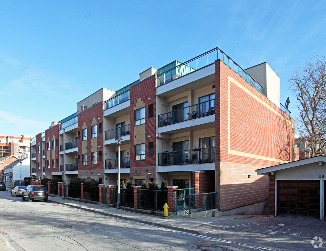 Primary Photo - Park Lane Condominiums