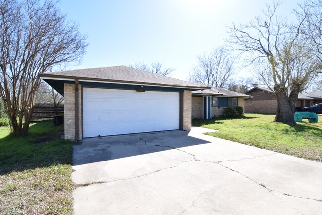 Building Photo - 1902 Kirk Ave