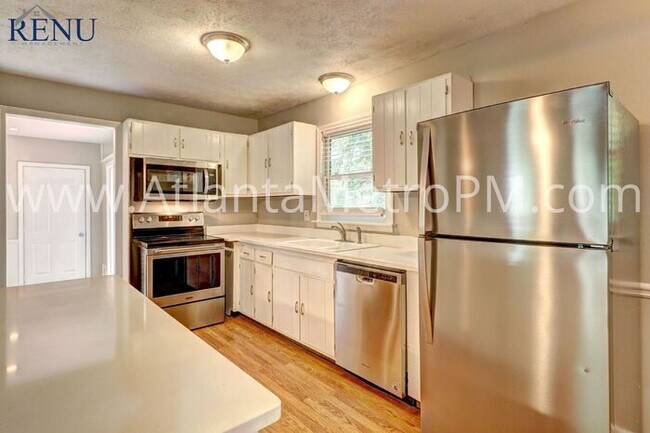 Building Photo - Now Available! 4 bedrooms 2 baths