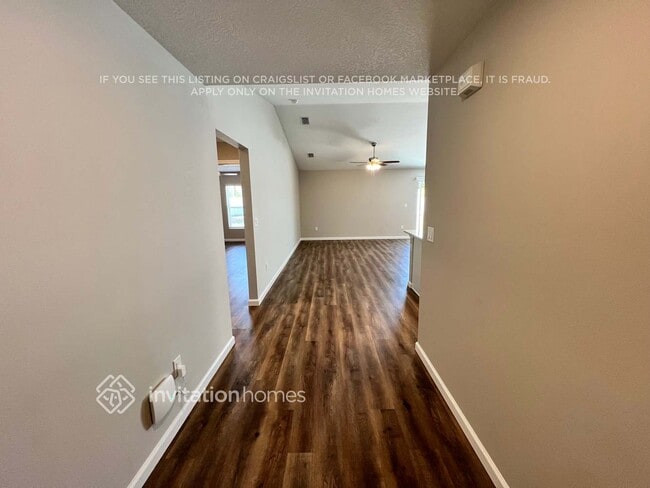 Building Photo - 1306 SW Del Rio Blvd