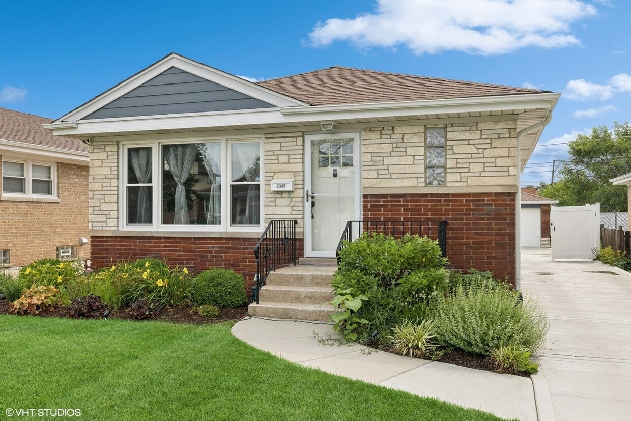 Foto principal - 7335 N Nora Ave