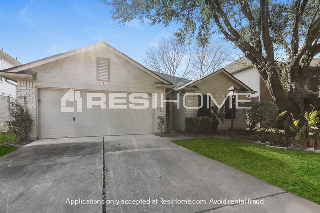Foto del edificio - HOME FOR RENT!