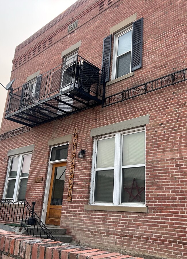 Building Photo - 10 S Woodard Ave