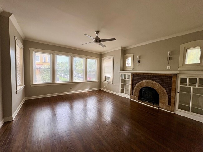Building Photo - 3547 W Dickens Ave