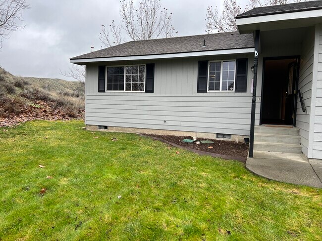 Building Photo - 1103 Colena St