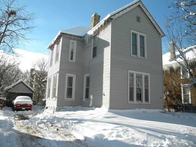 Building Photo - 606-8TH