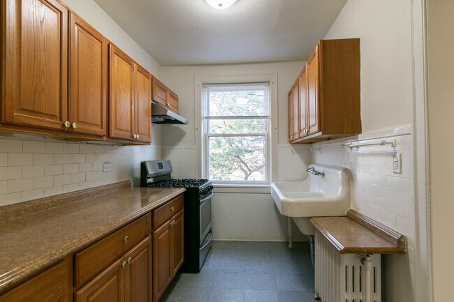 Foto del edificio - 6510 N Hamilton Ave