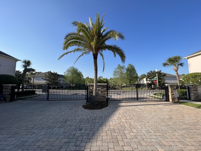 Building Photo - 638 Pinebranch Cir