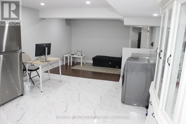 Building Photo - BSMT-21 JACKSONVILLE DRIVE