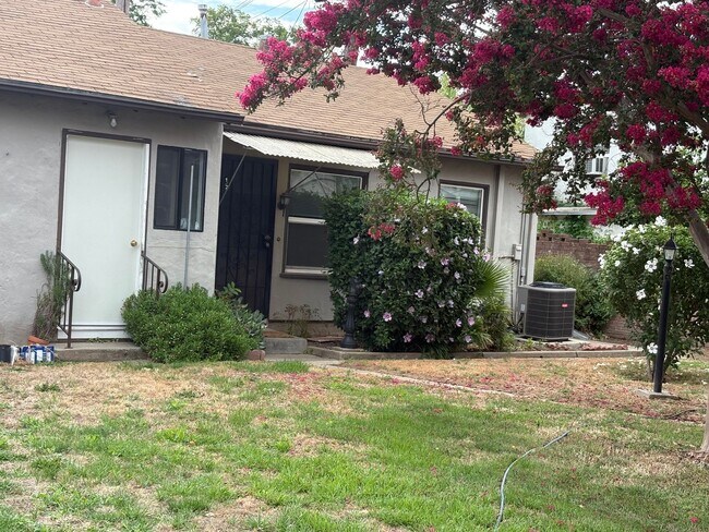 Foto del edificio - Fully Renovated 3 bed, 2 bath Home