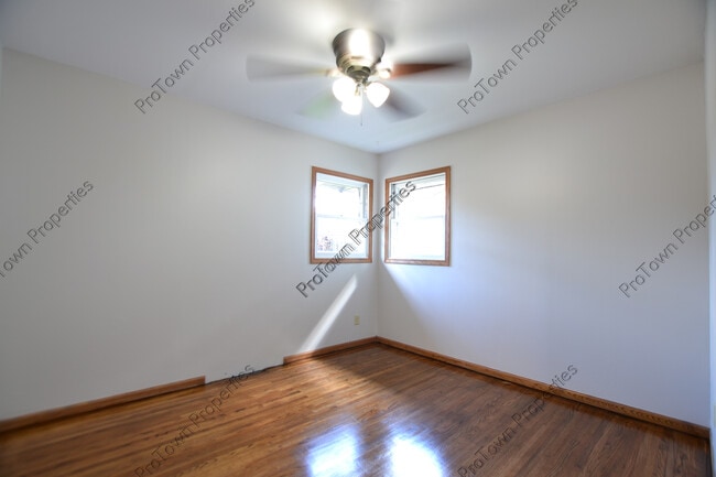 Building Photo - 131 Robinson Dr