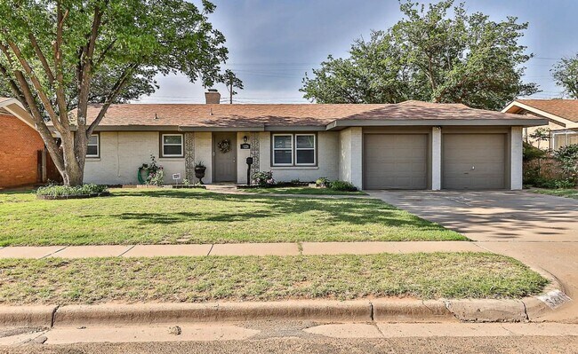 Foto del edificio - Great 3 bedroom 2 bathroom house with lots...