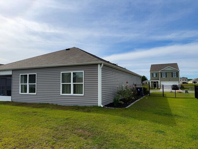 Building Photo - 512 Combine Dr