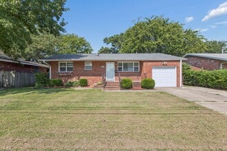 Building Photo - 9505 Beaumont St