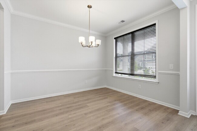 Foto del edificio - 8646 Windsor Hill Blvd