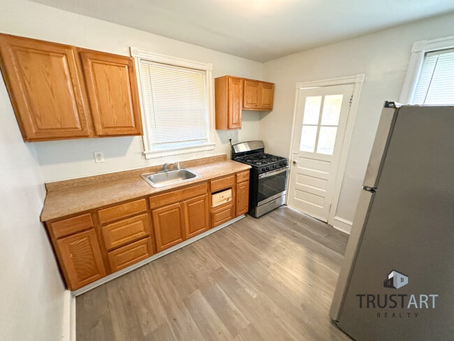 Building Photo - 3 Bedroom townhome in Olney-Oak Lane, Phil...