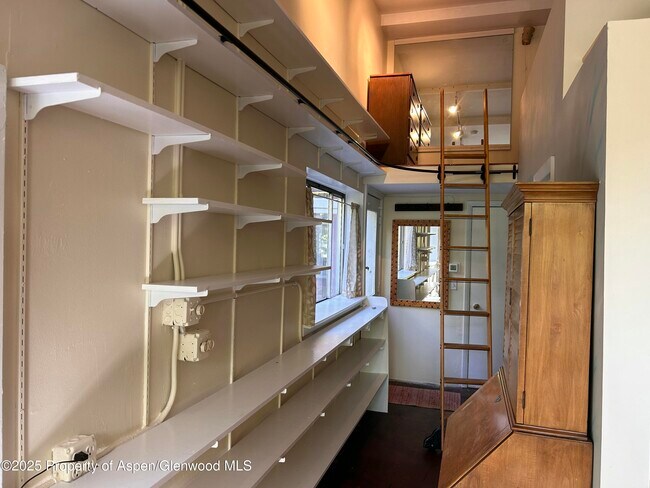 Foto del edificio - 410 N Mill St