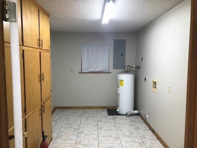 LAUNDRY/PANTRY - 30760 Knight Dr