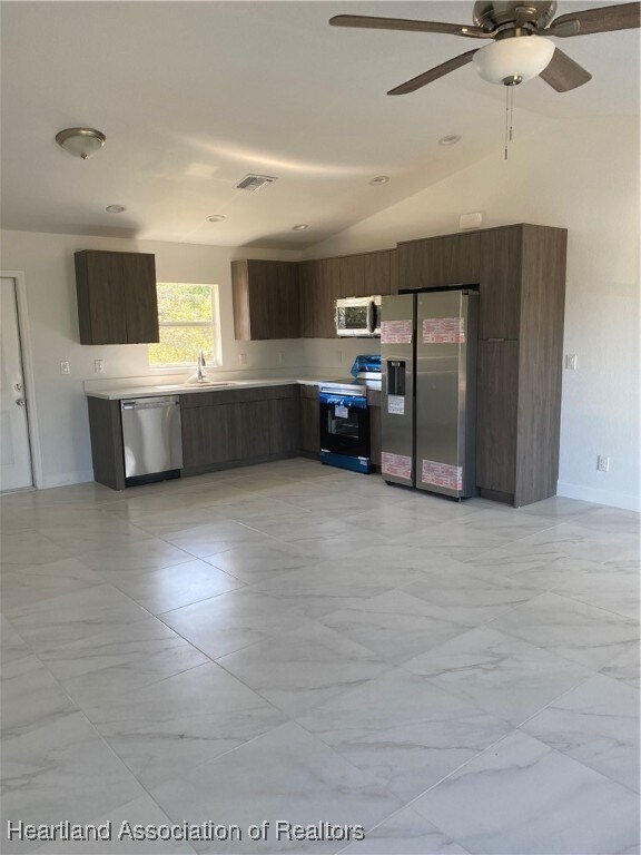 Foto del edificio - 326 Roosevelt Ave NE